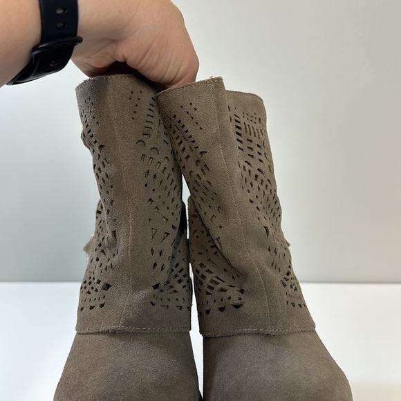 Naughty Monkey Love Story Harness Booties Size 9.5 - Picture 15 of 15